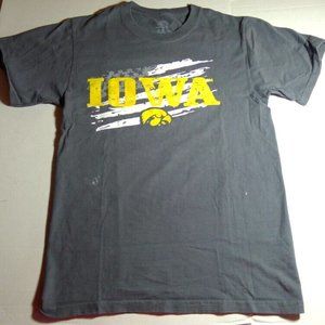 IOWA HAWKEYES Football Youth Distressed Gray T-Shirt Size SMALL Pre-Owned
